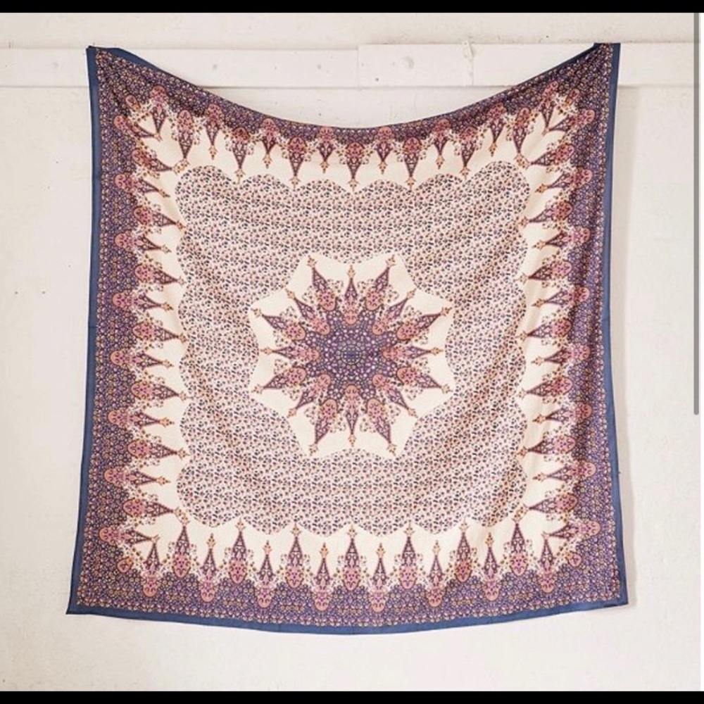 URBAN OUTFITTERS TAPESTRY